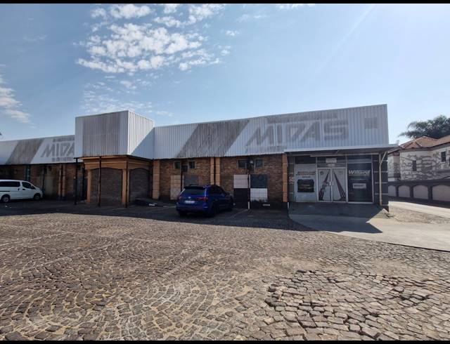 900M² RETAIL TO LET IN BARDENE